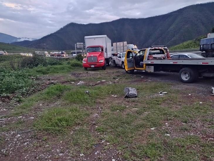 Se registra accidente múltiple en Maltrata: 6 unidades se impactaron