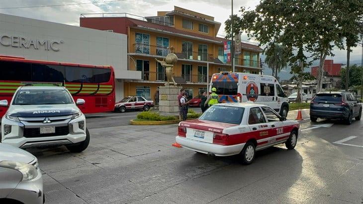 Motociclista se accidenta en Orizaba; resultó severamente lesionado