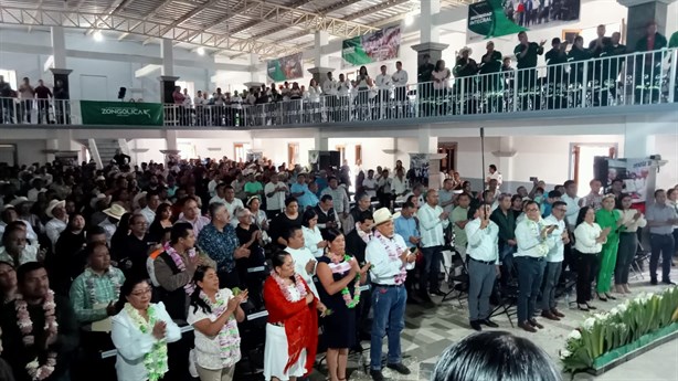 Benito Aguas Atlahua preside asamblea informativa de resultados en Zongolica