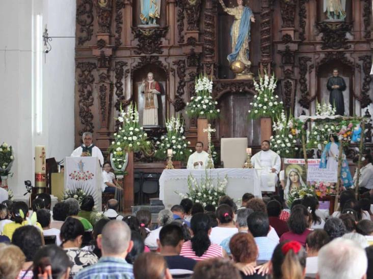 Con mochilas bendecidas, fe ilumina el regreso a clases en Misantla