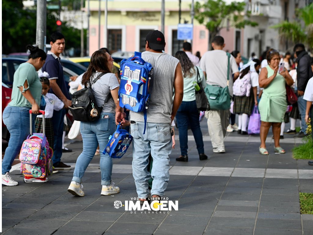 Regreso a clases 2024: ¿Mochilas con o sin ruedas son mejores para los niños? Te decimos