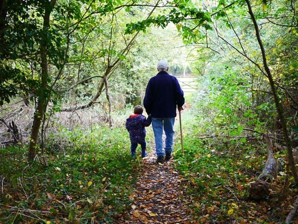 Día del abuelo: la raíz fuerte y amorosa que conecta a la familia