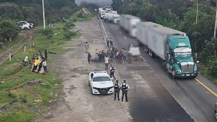 Liberan Autopista Mendoza-Acatzingo tras 10 horas de bloqueo intermitente