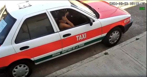 Taxista golpea a mujer en plena vía pública en Martínez de la Torre