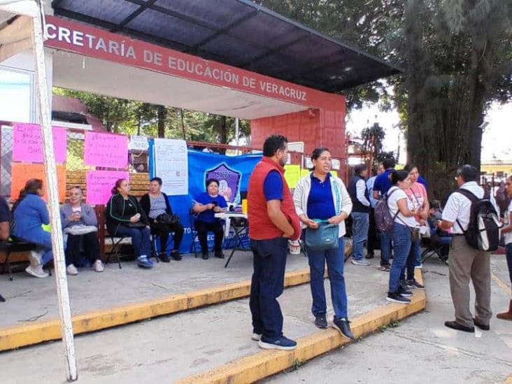 Dos sindicatos toman instalaciones de la SEV en Xalapa