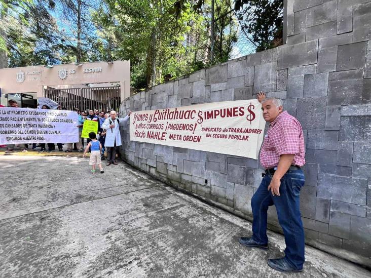 Cuitláhuac se va sin pagar 69 mdp, reclaman ex trabajadores de Salud en Veracruz