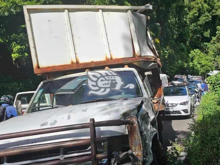 Accidente en carretera Fortín-Huatusco: Autobús cae a barranco, deja 4 muertos y más de 30 heridos