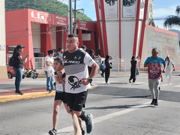 Más de 200 adultos mayores participan en la carrera Abuelito soy tu nieto en Río Blanco