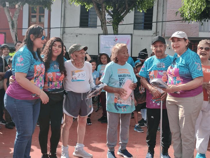 Más de 200 adultos mayores participan en la carrera Abuelito soy tu nieto en Río Blanco