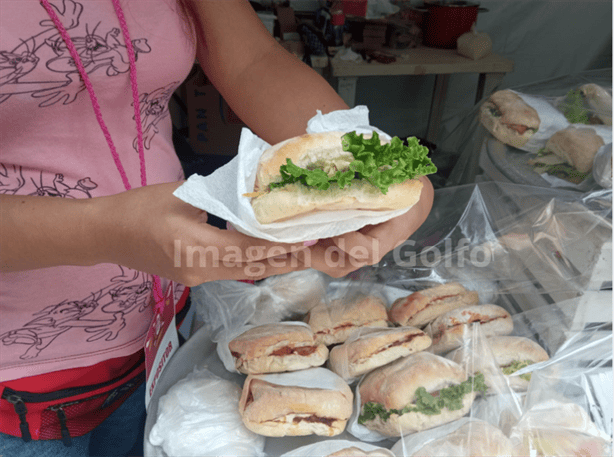 ¿Ya los probaste?; pambazos de mole cien por ciento caseros en Xalapa (+Video)