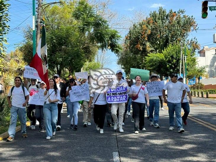 Jóvenes estudiantes y trabajadores marchan contra reforma al Poder Judicial en Xalapa