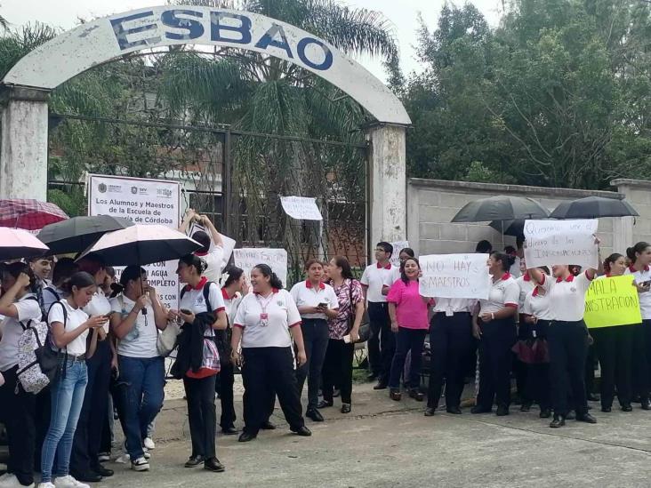 Toman escuela de Enfermería en Córdoba; acusan varias carencias