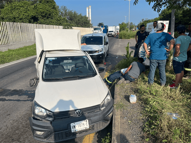 Aparatoso accidente en la carretera Veracruz-Xalapa deja cuatro lesionados | VIDEO