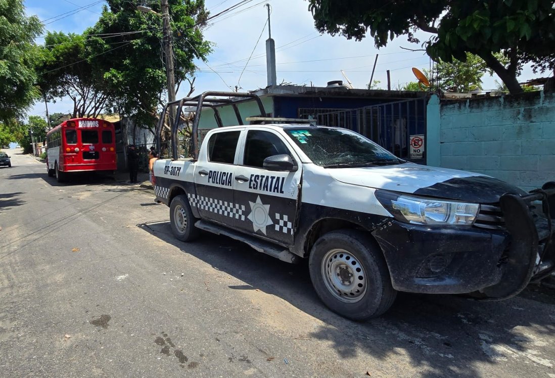 Presunto ladrón de cables es entregado a desconocidos y recibe una brutal golpiza en Veracruz