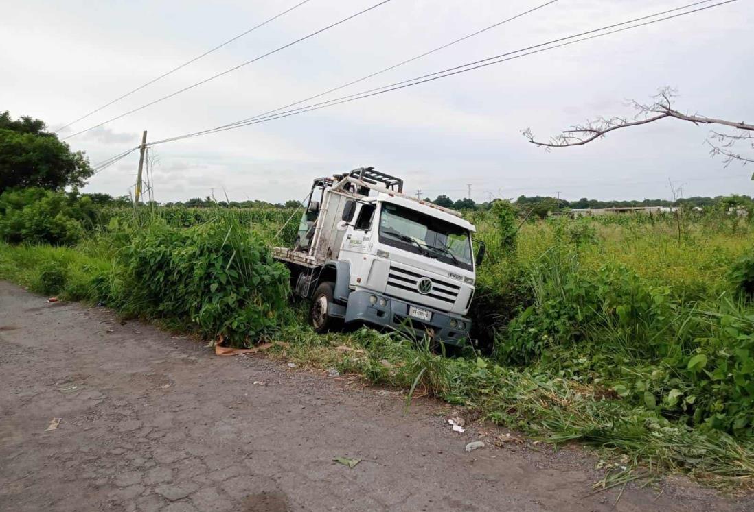 Camión de carga se queda sin frenos y se accidenta en Paso de Ovejas