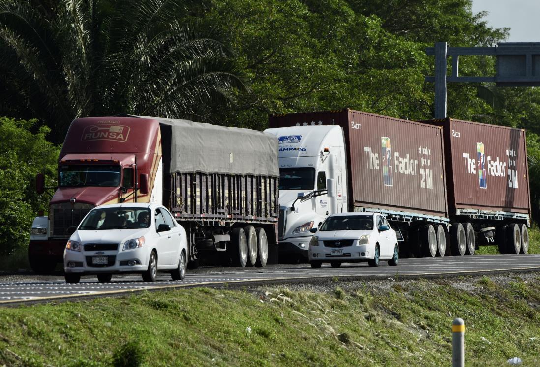 Accidente en autopista Córdoba – Veracruz genera fila de autos de hasta 2 km, informa CAPUFE