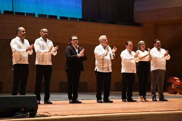 Maestro José Pablo Robles recibe la presea “Identidad, Tradición y Gratitud” que otorga la Universidad Veracruzana