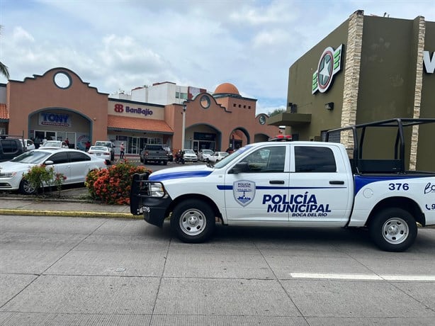 Asaltan a cuentahabiente en banco de Plaza Río de Boca del Río | VIDEO