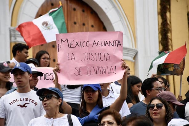 Estudiantes de derecho y PJF protestan en Xalapa contra reforma judicial