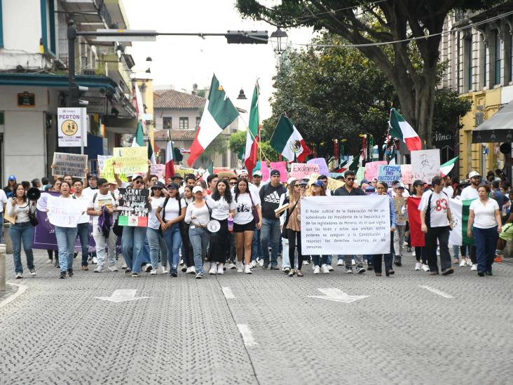 Estudiantes de derecho y PJF protestan en Xalapa contra reforma judicial