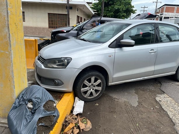 Aparatoso choque de autos en avenida Guadalupe Victoria en Veracruz | FOTOS