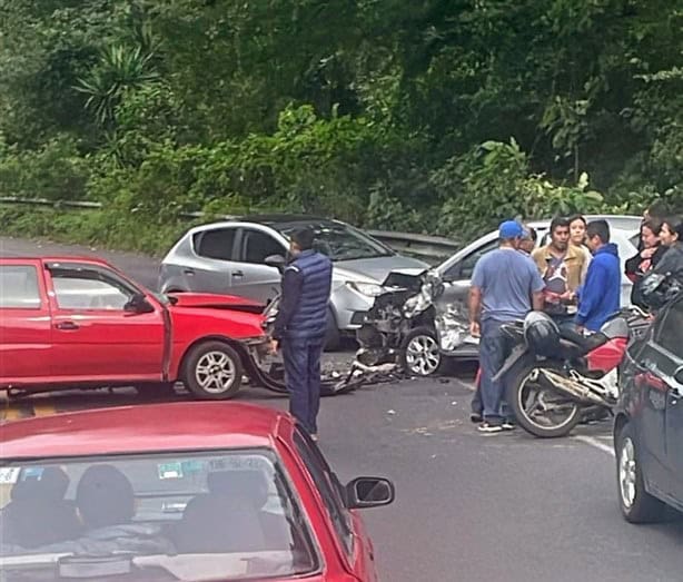 ¡Cuidado! Choque múltiple en la curva de Piletas, en la carretera Xalapa-Perote