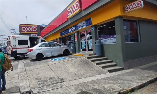 Asaltan a plena luz del día a Oxxo en avenida 9 y calle 2, en Córdoba