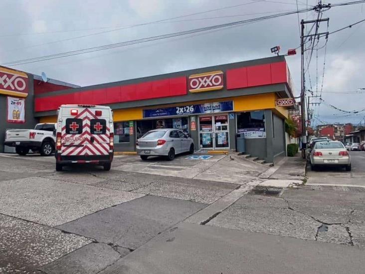 Asaltan a plena luz del día a Oxxo en avenida 9 y calle 2, en Córdoba