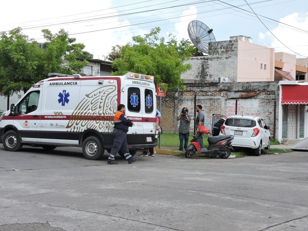 Accidente en Tierra Blanca deja dos mujeres lesionadas tras choque en motocicleta