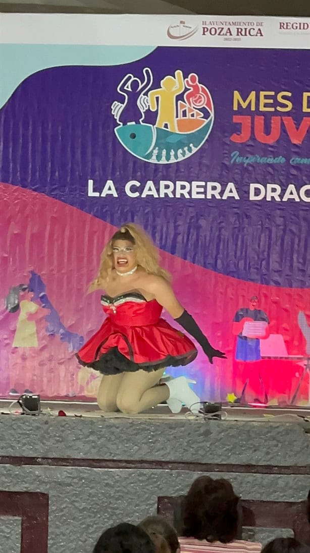 Con maquillaje, vestuarios y colores realizan primera pasarela drag en Poza Rica