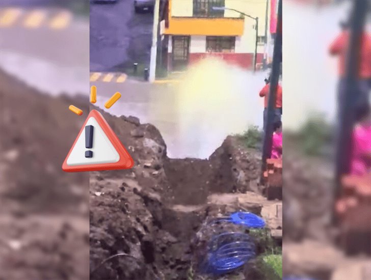 Reportan tremenda fuga de agua en la colonia Higueras de Xalapa; vecinos piden intervención de CMAS  (+VIDEO)