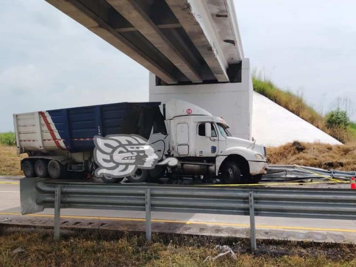 Remolque de tráiler aplasta a motociclistas sobre la autopista Córdoba-Veracruz