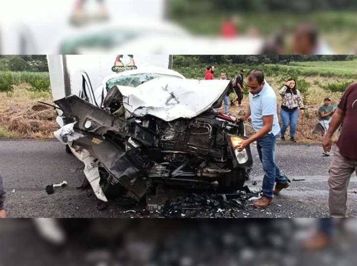 Fuerte choque en la carretera Coatepec-Tlaltetela deja dos lesionados 