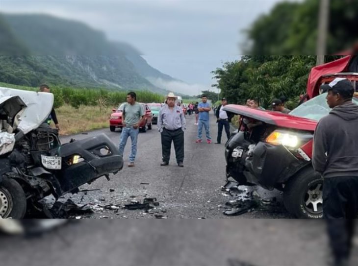 Fuerte choque en la carretera Coatepec-Tlaltetela deja dos lesionados 