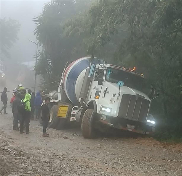 Derrumbe deja incomunicadas varias comunidades en la sierra de Zongolica