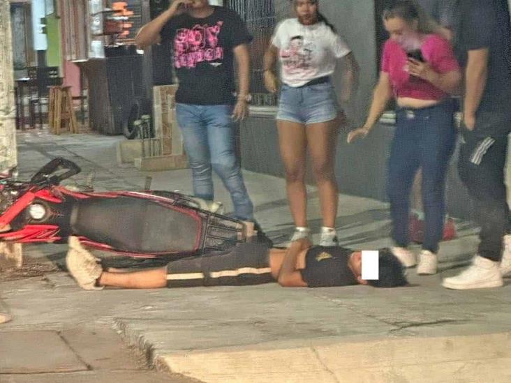 Joven motociclista pierde el control en Misantla y sufre severas heridas