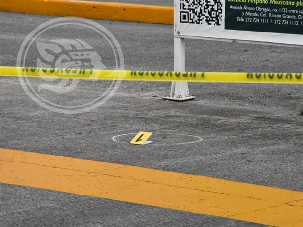 Asaltan a balazos a un hombre en Plaza Valle de Orizaba, se encuentra delicado