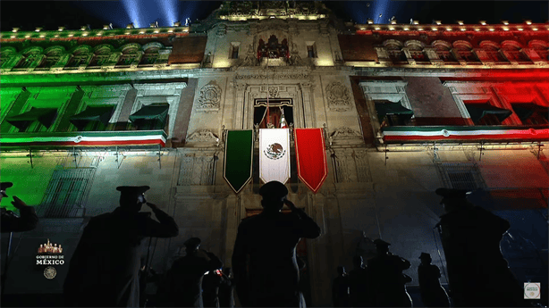 Andrés Manuel López Obrador da su último Grito de Independencia ante miles en el Zócalo