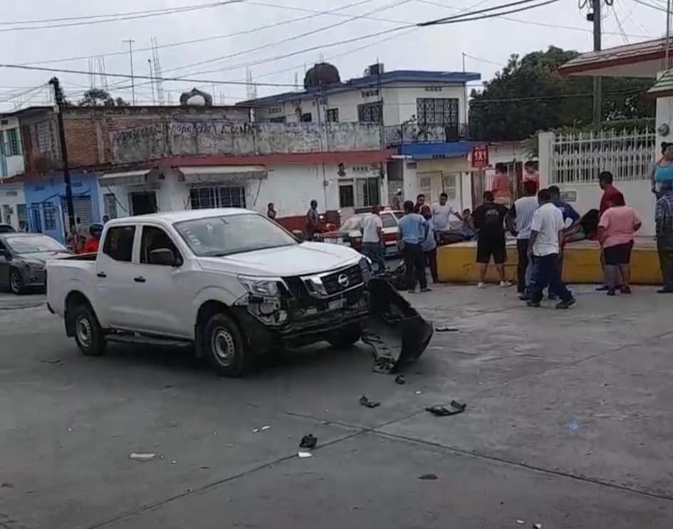 Adolescente herido en accidente en Tierra Blanca tras colisión entre moto y camioneta