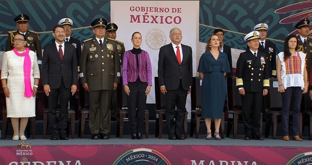 AMLO encabeza por última vez el desfile militar por la Independencia de México