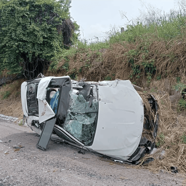 Conductor fallece tras volcadura en carretera Córdoba-Veracruz; trailero responsable huye