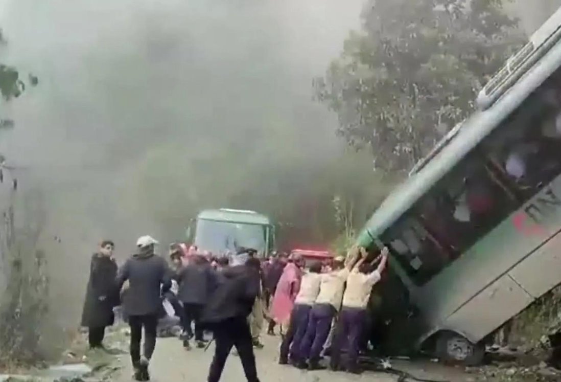 Cuatro turistas mexicanos heridos tras volcadura de autobús en Machu Picchu