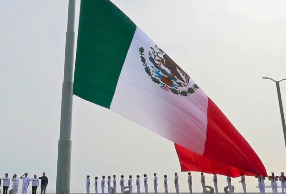 Veracruz y Boca del Río izan bandera por Día de la Independencia