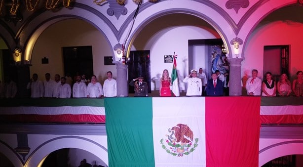 En un zócalo totalmente abarrotado, la alcaldesa Paty Lobeira preside la ceremonia del Grito de Independencia