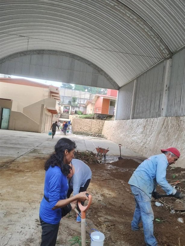 Por deslaves peligran estudiantes de Telesecundaria en colonia Renacimiento de Xalapa