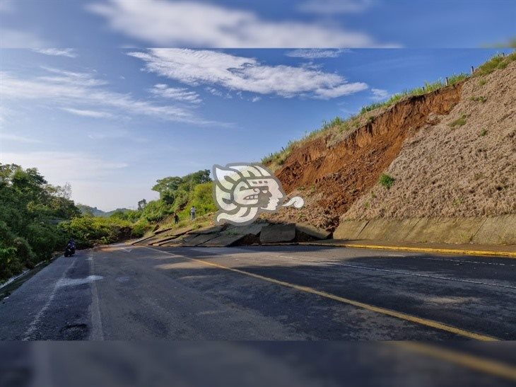 ¡Atención! Por deslaves, cierran paso en el libramiento Xalapa-Coatepec