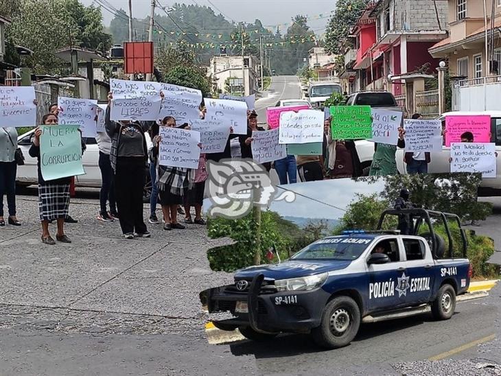 Pobladores retienen patrullas de SSP en Tetelcingo, exigen justicia para sus familiares detenidos