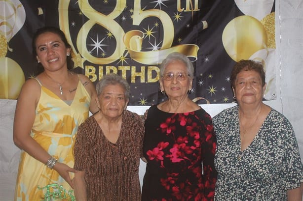 Luz Cristina García Tejeda es celebrada por sus 85 años de vida