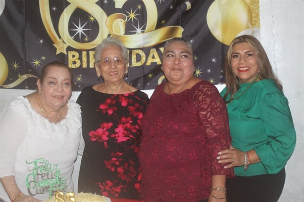 Luz Cristina García Tejeda es celebrada por sus 85 años de vida