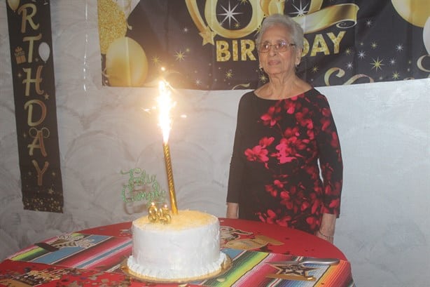 Luz Cristina García Tejeda es celebrada por sus 85 años de vida